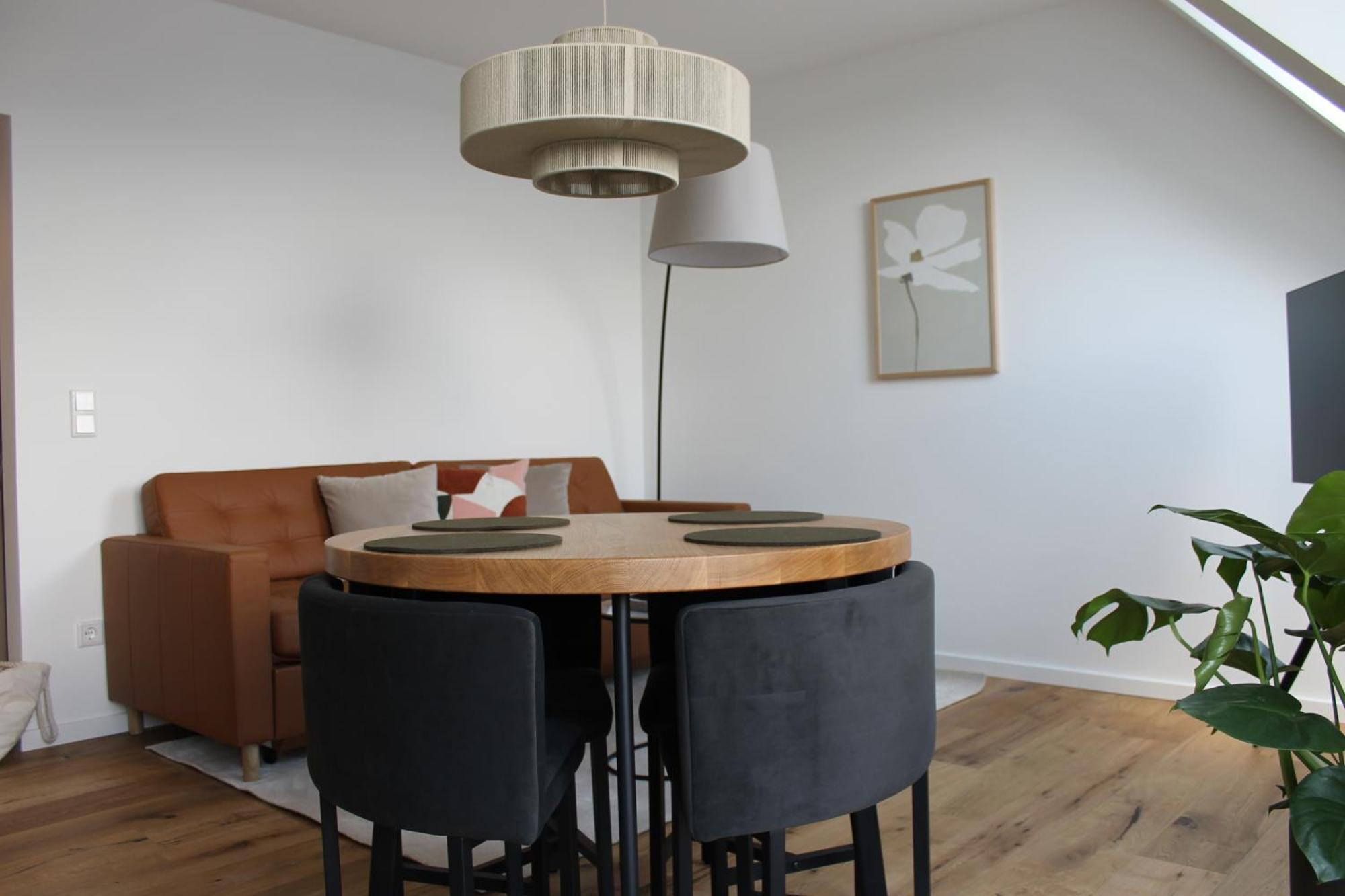 Mit Balkon Und Tiefgarage